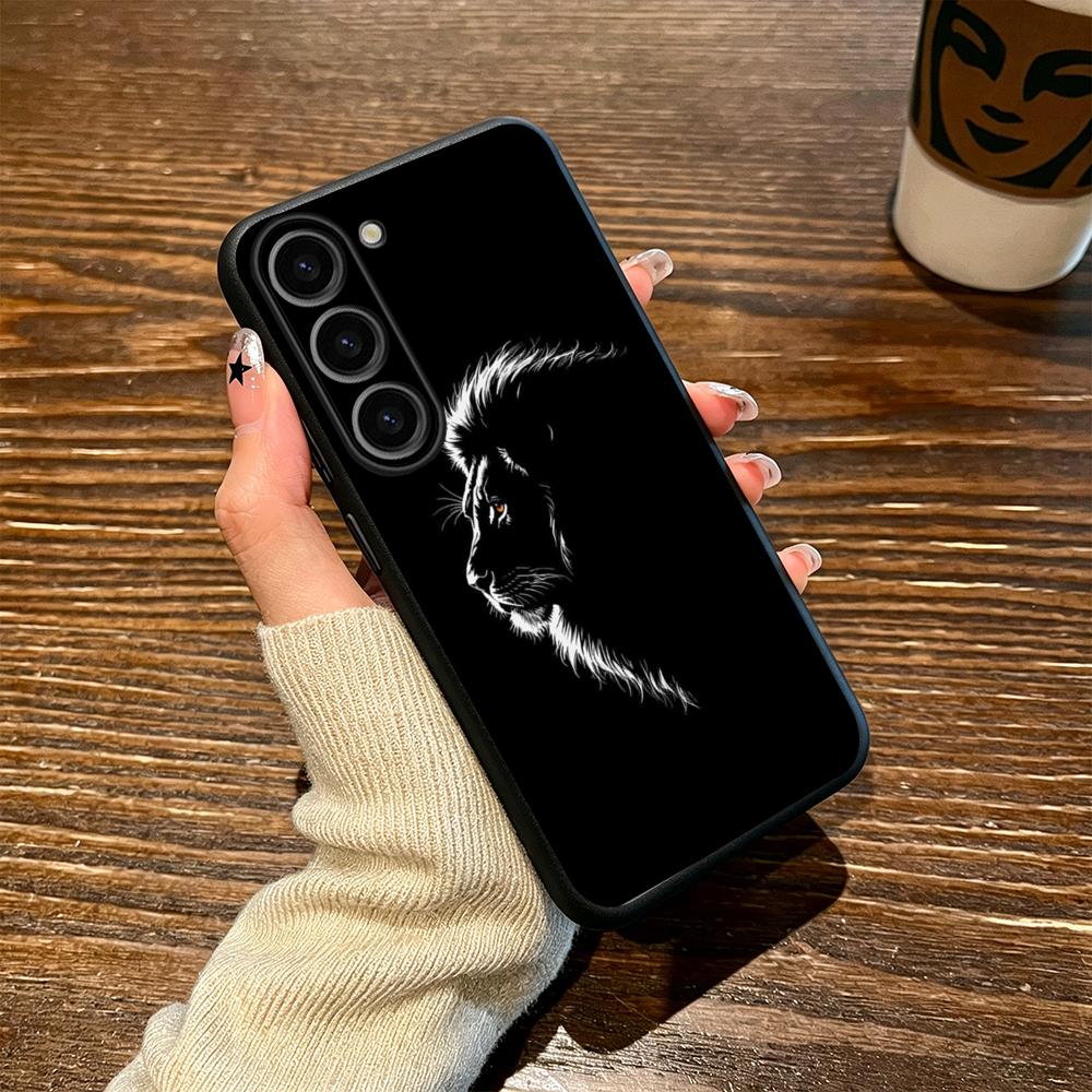 جراب هاتف بتصميم أسد ملكي أنيق - مراجعة Samsung Galaxy S24 وسعره